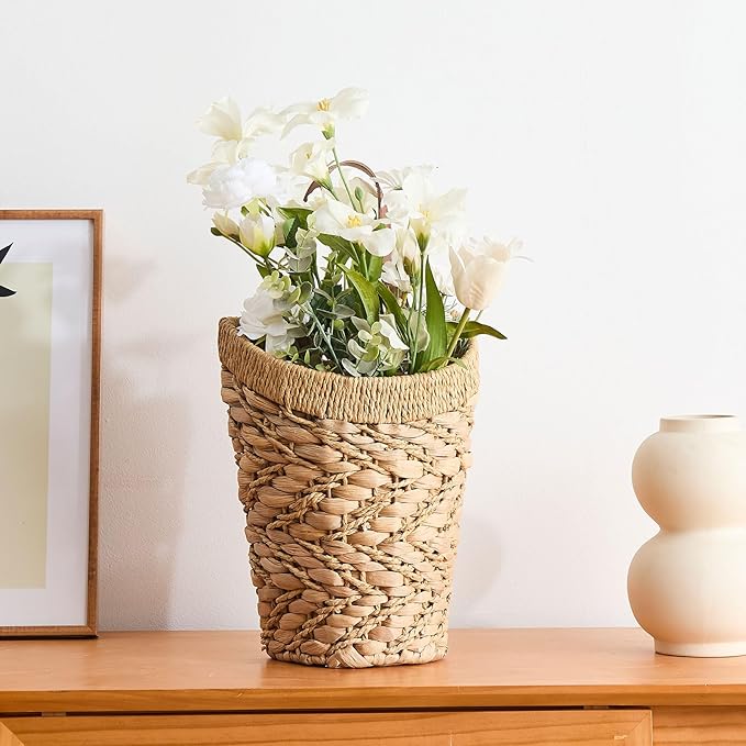 Handwoven Front Door Basket Water Hyacinth Wall Hanging Basket Decorative Boho Mounted Organizer for Dried Flower Plants Storage Basket for Garden, Home, and Farmhouse Décor